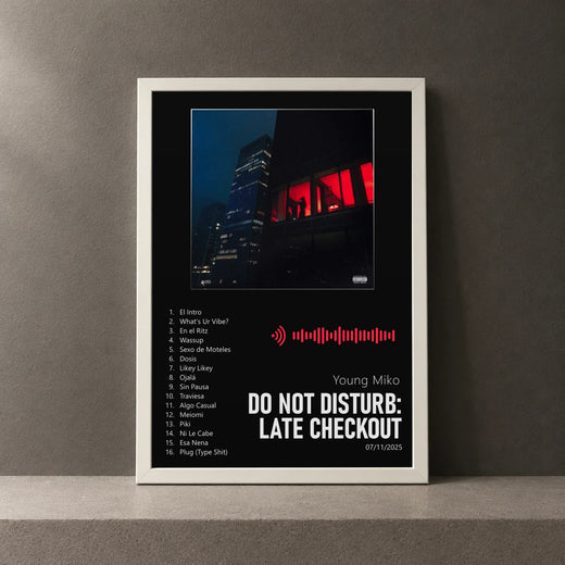 Cuadro de Do Not Disturb: Late Checkout de Young Miko, marco de 18 x 24 cm