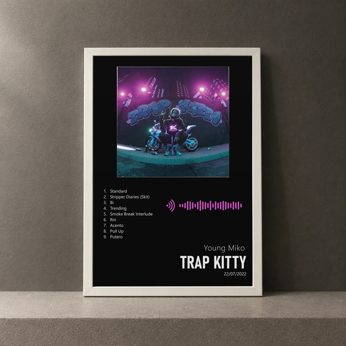 Cuadro de TRAP KITTY de Young Miko, marco de 18 x 24 cm