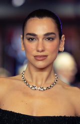 Dua Lipa — foto de Harald Krichel (CC BY-SA 4.0, Wikimedia Commons)