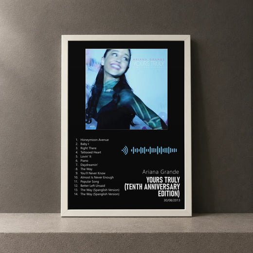 Cuadro de Yours Truly (Tenth Anniversary Edition) de Ariana Grande, marco de 18 x 24 cm